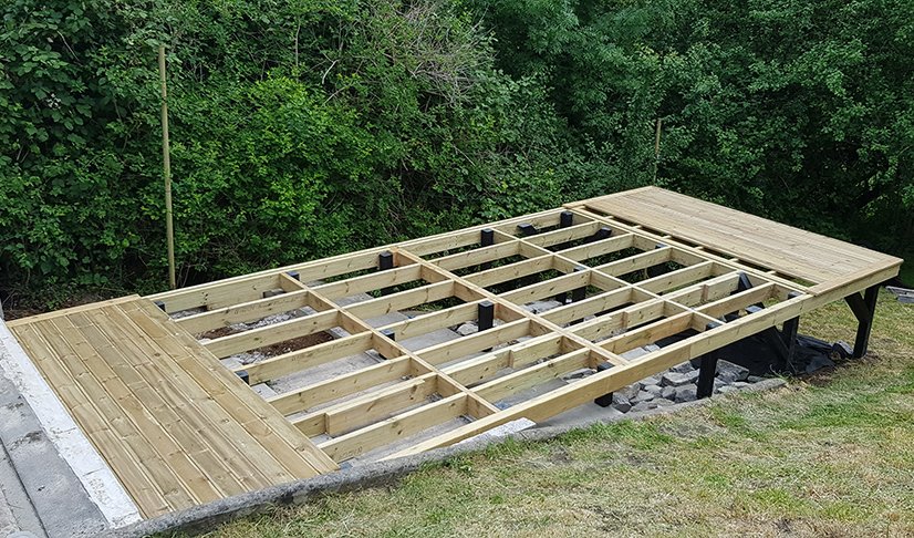 deck base building foundation in garden