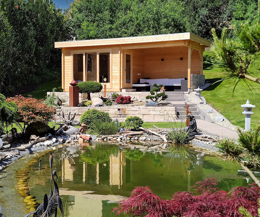 Flat roof log cabin with canopy